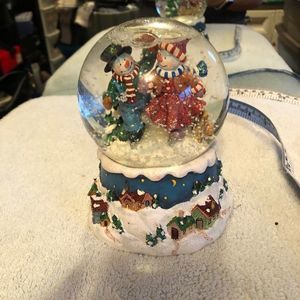 Snowman snow globe music